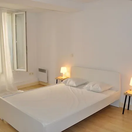 Le Poete Roucher Apartmán